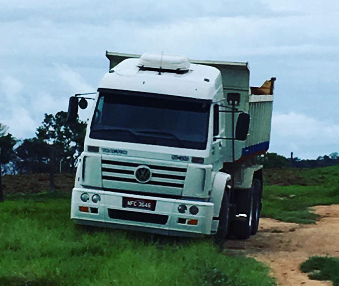 Locação e prestação de serviços com caminhão basculante
